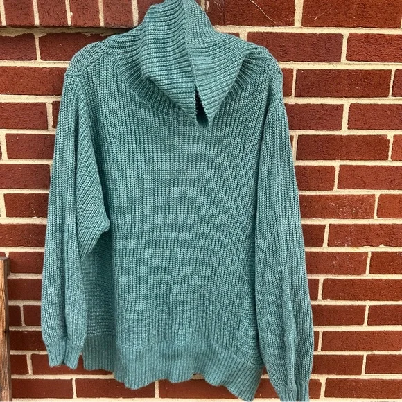 Brand New Turtleneck Sweater - Picture 1 of 3